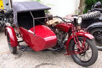 Trimoba AG / Oldtimer und Immobilien,Auch ein paar schöne Motorräder wie hier diese Indian, fanden den Weg auf den Hasenstrick
