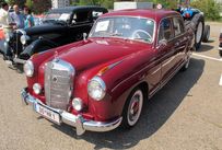 Trimoba AG / Oldtimer und Immobilien,Mercedes 220S Ponton 1958; R-6, 2200ccm, 105PS, Vmax 160 km/h