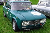 Trimoba AG / Oldtimer und Immobilien,Alfa Romeo Giulia Nuova Super auf Ralley getrimmt. Man vergleiche den Kühlergrill mit dem vorherigen und nachfolgenden Alfas. Doppelscheinwerfer gab es übrigens erst  mit dem Erscheinen der Giulia Super 1965.